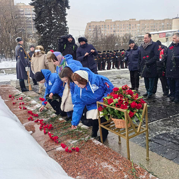 Возложение цветов к памятнику А.В. Суворова